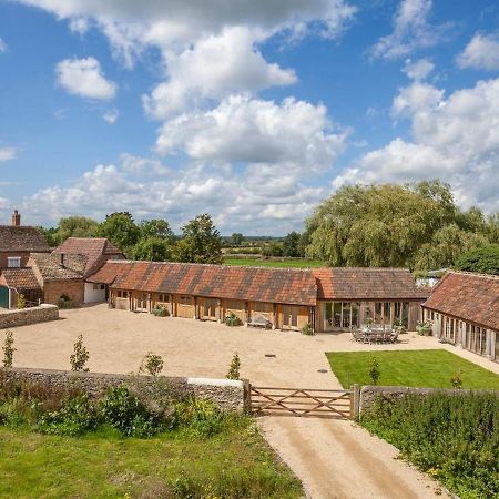 Вилла The Cowsheds Brinkworth Экстерьер фото